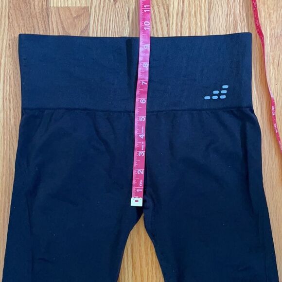 Academy Ltd black scrunch cropped leggings medium - Picture 9 of 11